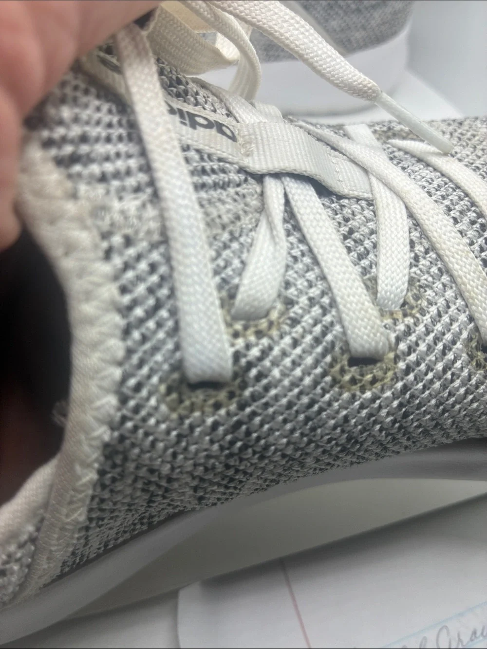 ADIDAS WOMENS RUNNING SHOE/ COMFORT FIT/ SLIDE ON/ LACE FRONT DESIGN /. SIZE 8
